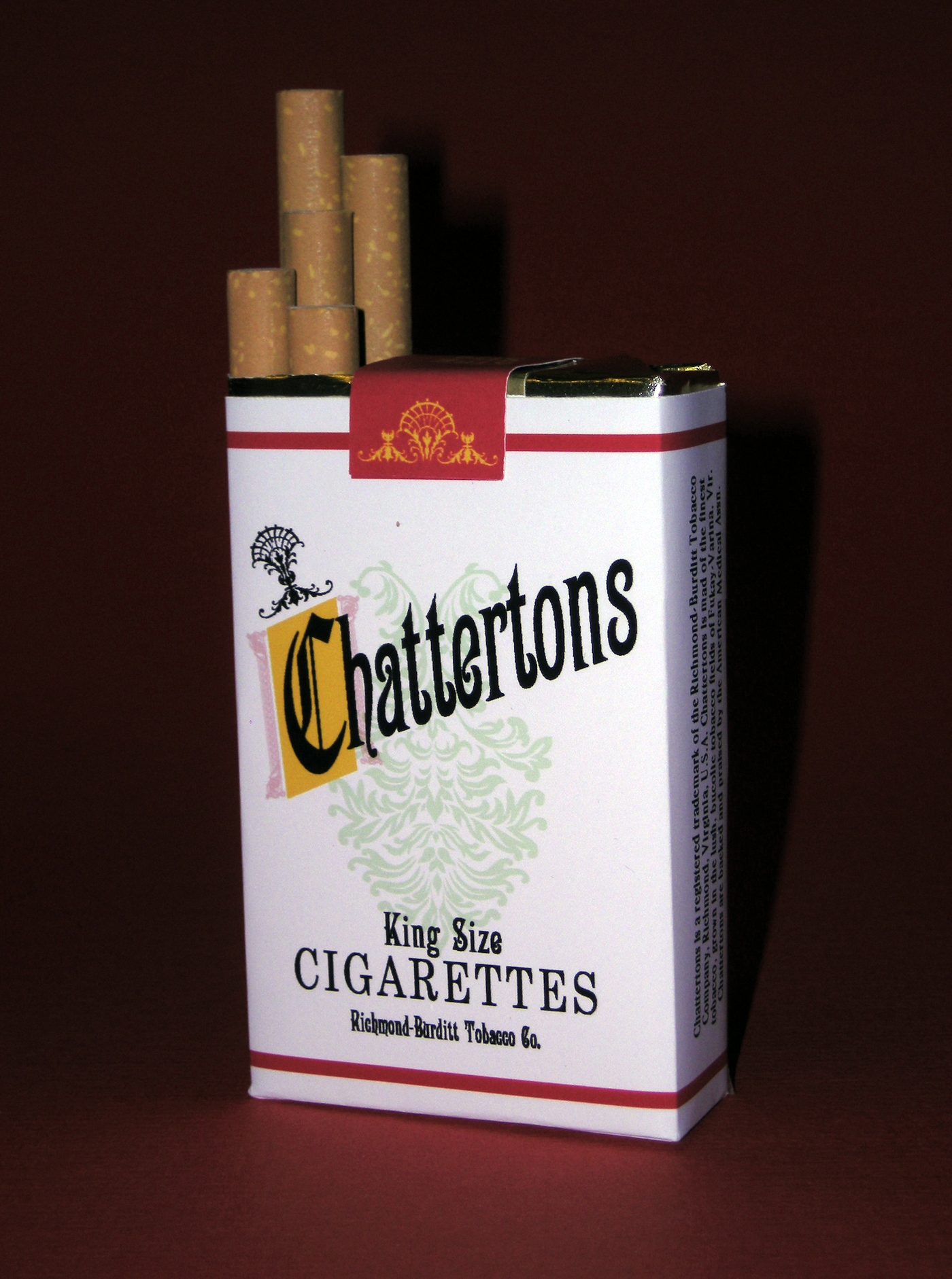 King size, soft pack, with a crest and a tax strip &mdash; photographed open.